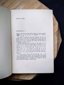Chapter one inside 1935 copy of De Weg tot Elkander by Trygve Gulbranssen - third book of the trilogy - First Edition