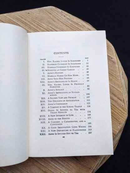 1948 copy of Anne of Green Gables by Montgomery published by Ryerson Press - Table of Contents page 1 of 2