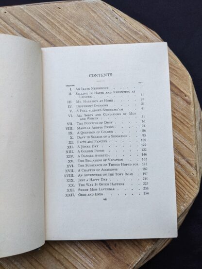 Table of Contents page 1 of 2 inside a 1947 copy of Anne of Avonlea by Montgomery