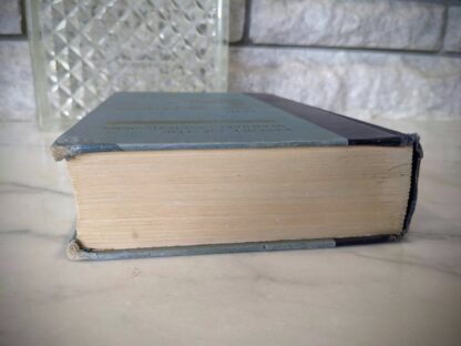top edge of textblock - 1964 REPORT OF THE WARREN COMMISSION- The Assassination of President Kennedy published by Bantam Books Inc.