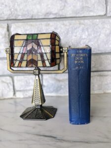 1943 The Secretary's Deskbook - The John C. Winston Company