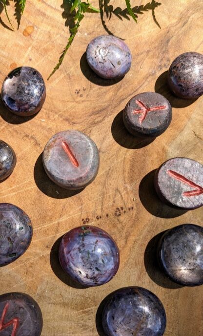 Hand Carved Elder Fulthark Rune Set on Star Ruby - Ash Tree Runes - up close