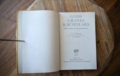 Title page - 1954 Gods, Graves and Scholars by C.W. Ceram Scarce Readers Union Edition