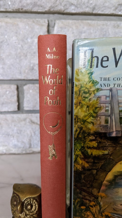 1973 The World of Pooh A.A. Milne, Methuen UK Edition with Colour Plates - Spine view