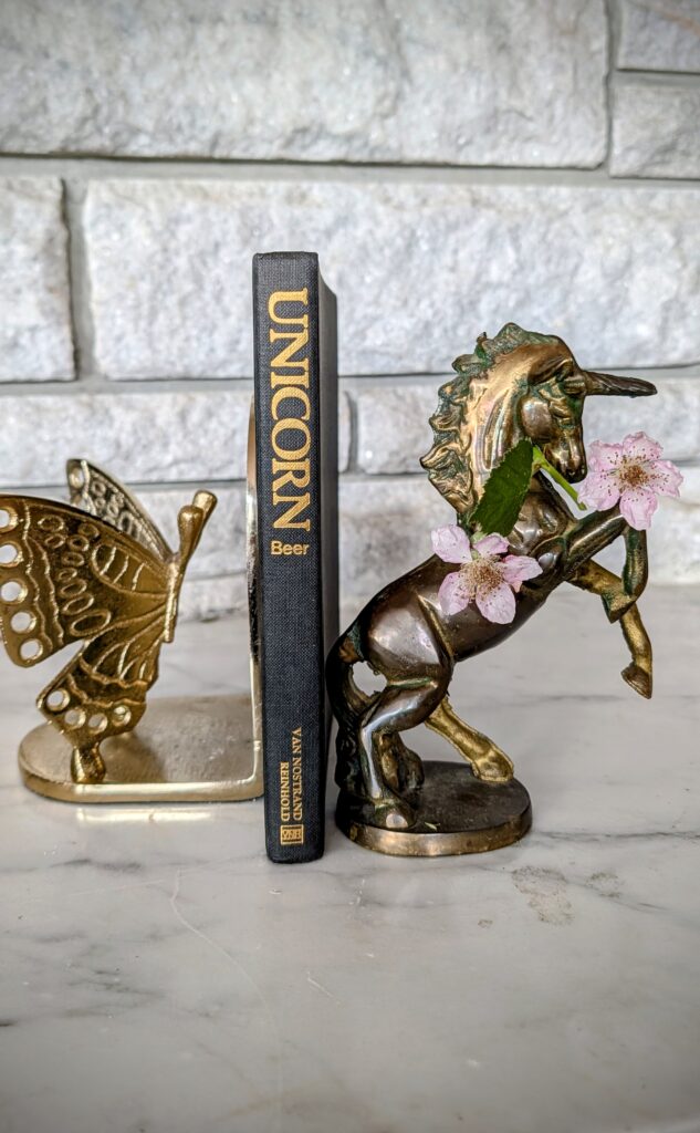 1972 UNICORN - Myth and Reality by Rüdiger Robert Beer - Spine View